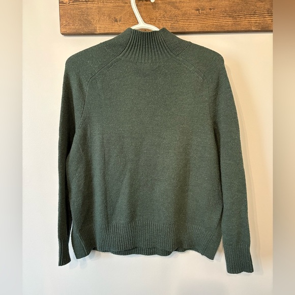 Women’s Banana Republic Deep green mock turtleneck sweater size XS - Picture 3 of 5